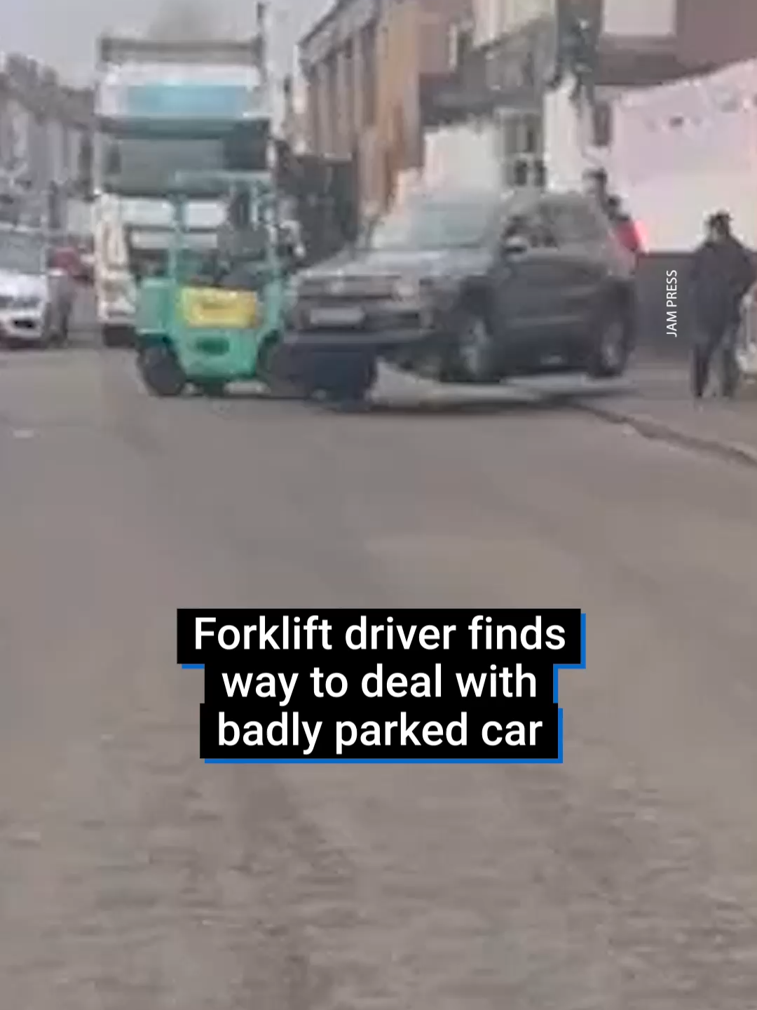 A forklift driver was spotted picking up and moving a car which was blocking a lorry’s entrance for deliveries. Local worker Ahmed Hussain was left in stitches after he spotted the entire car being lifted out of the way for a truck to enter a yard in Digbeth, Birmingham. The 28-year-old was out on a job when he spotted a Volkswagen Tiguan SUV in a no-parking zone, which blocked the entrance to a business yard. Ahmed, who works for Haven Autocare, watched on as the worker lifted the vehicle out of the way. #news #worldnews #birmingham