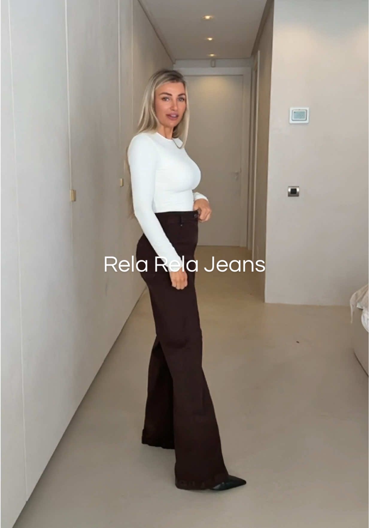 Wearing size XS in the jeans ☁️🖤✨ #tiktokmademebuyit #ootd #casualfit #smartfit