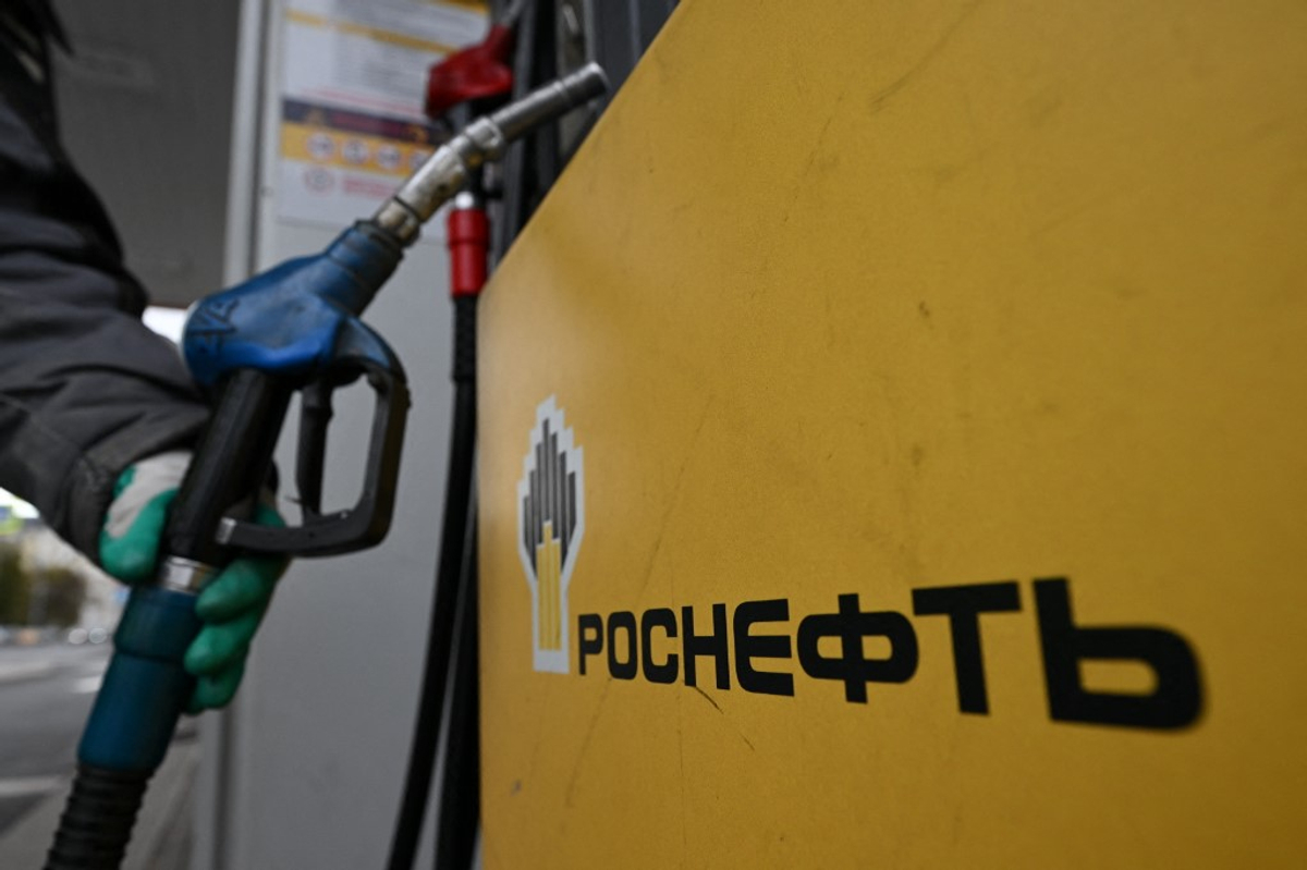 Russian Oil-for-Export Plummets to 5-Year Low Not Seen Since COVID