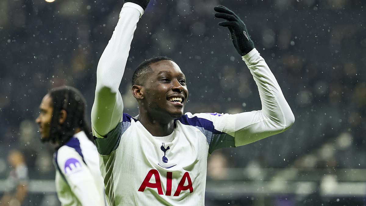 Frank hails Kolo Muani after he survived crash to SCORE a day later