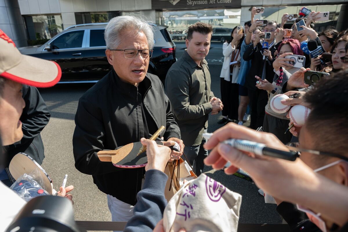 Nvidia CEO Says Chinese Government Yet to Approve H200 Imports