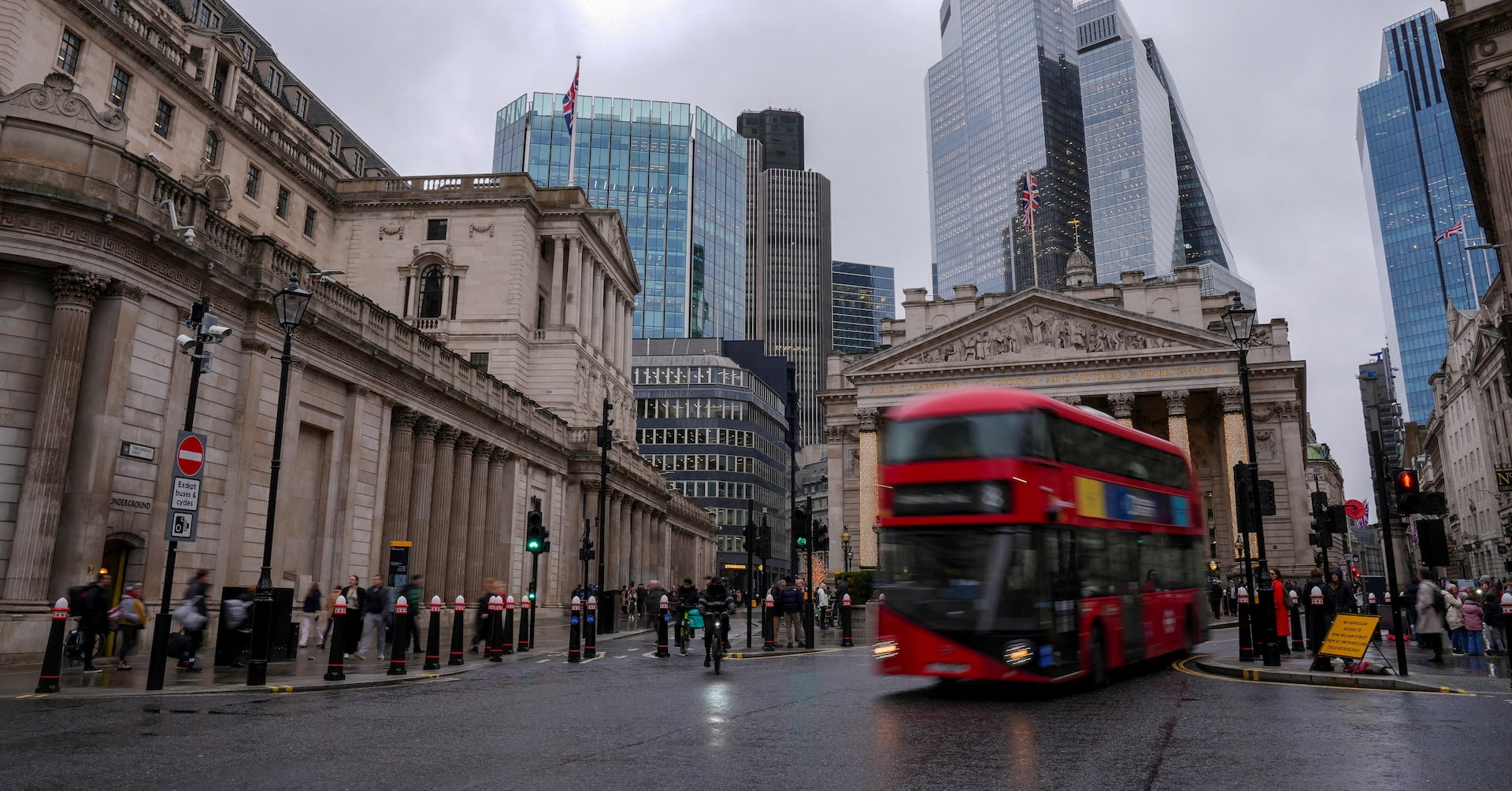 Bank of England holds rates after narrow 5-4 vote, signals reduction ahead