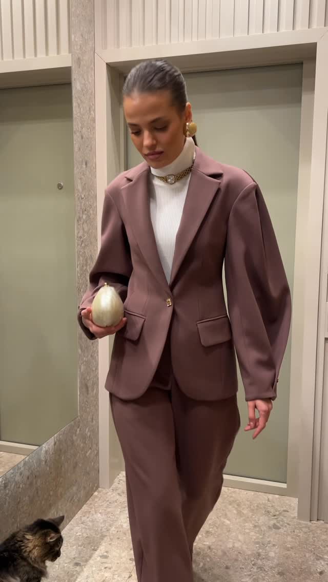 Когда костюм - для встреч, а бельё - для себя. Образы от LN Family - про простоту, уверенность и ощущение комфорта, кото...