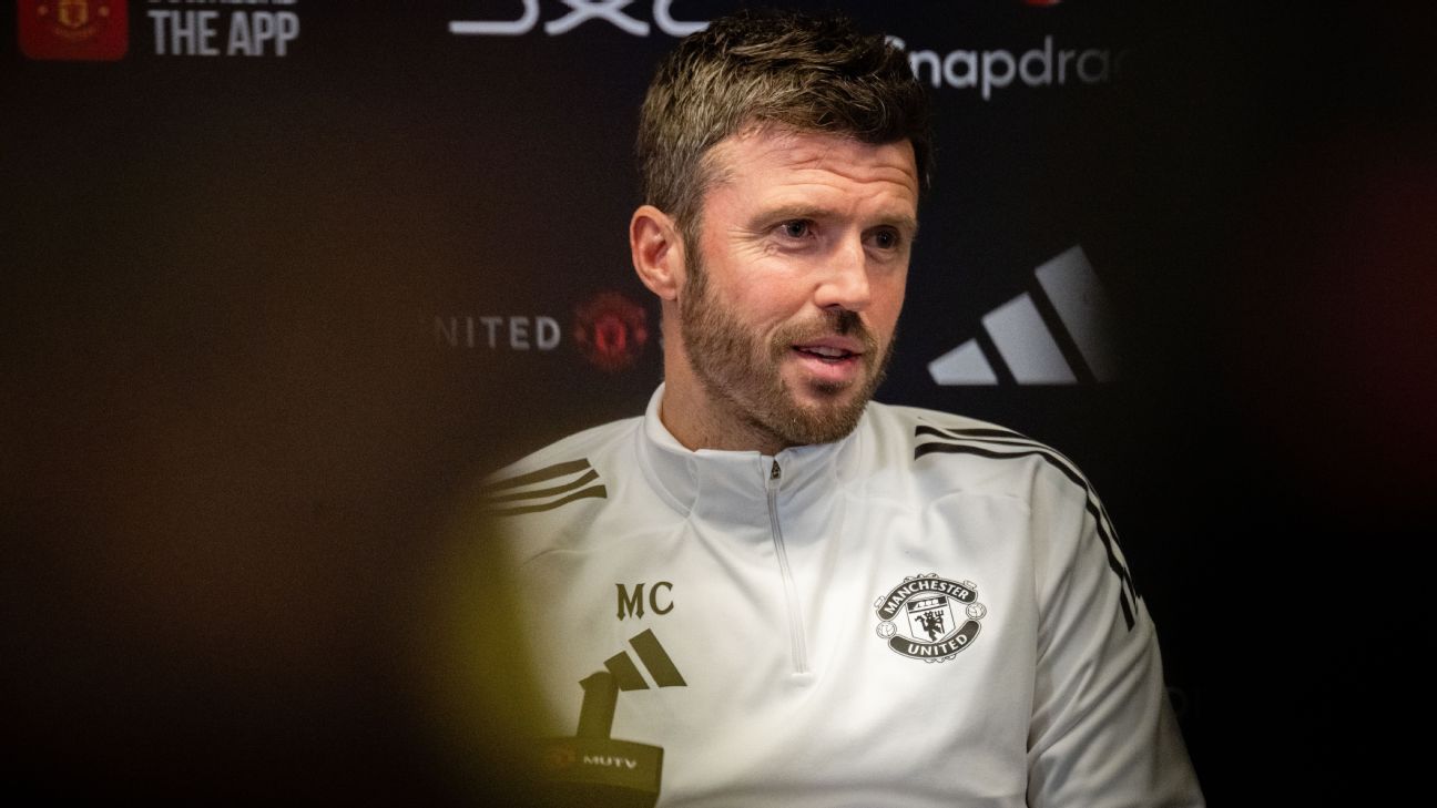 Carrick: No change to Man United job prospects