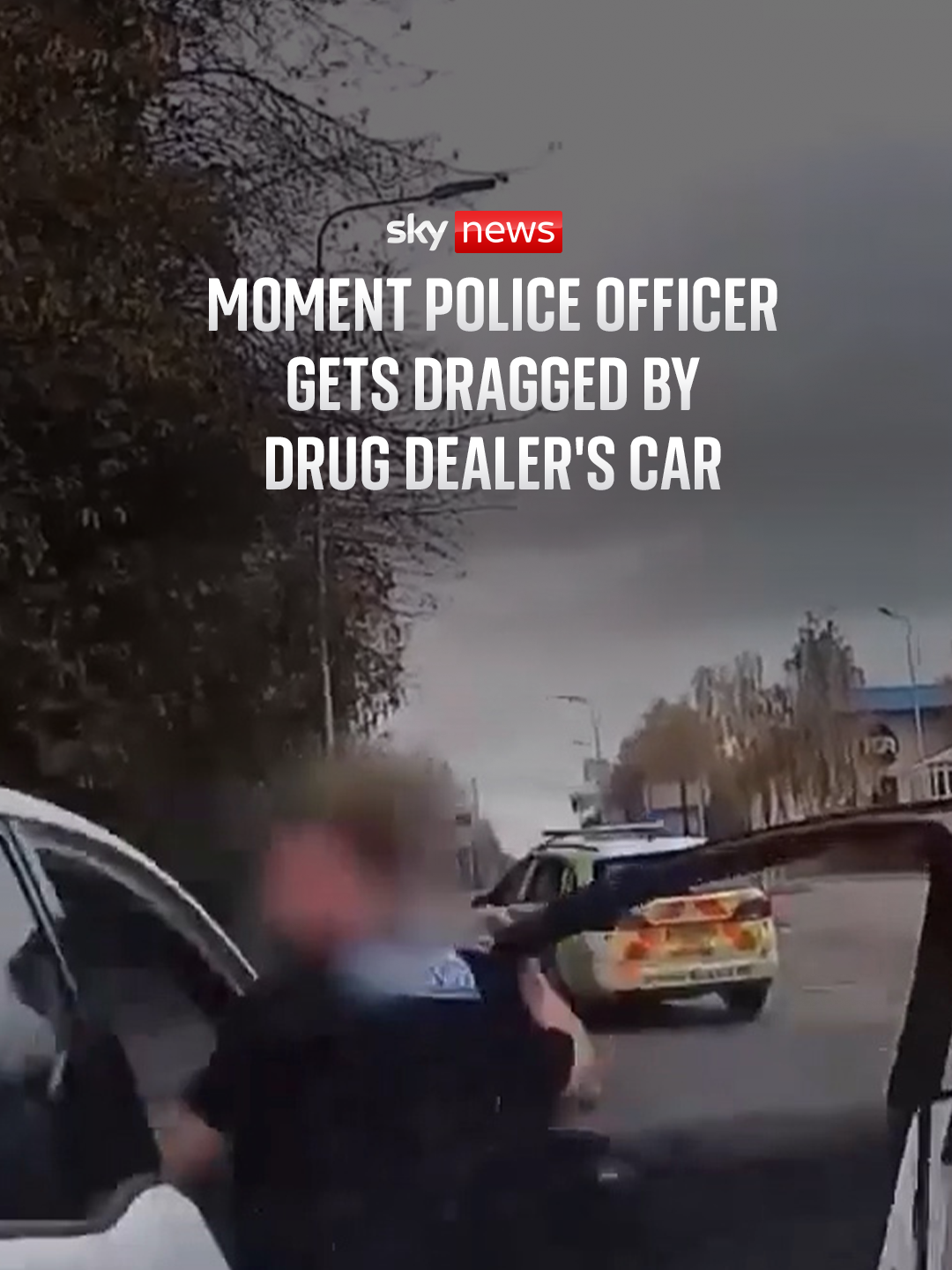 Watch the moment a police officer gets dragged by a drug dealer's car. The officer suffered minor injuries when a drug dealer reversed his car after being pulled over. The driver of the car was sentenced to four years in jail for drug offences and assault. #police #driver #crime