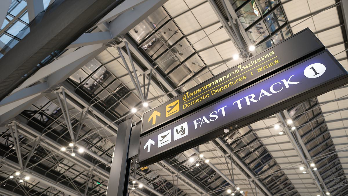 Travel expert races her partner through the airport to see if Fast Track is worth the money