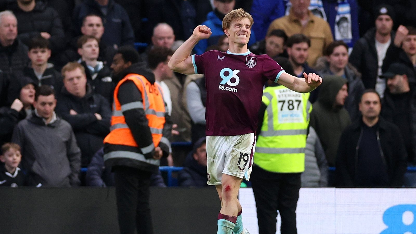 Premier League wrap: Burnley draw with 10-man Chelsea