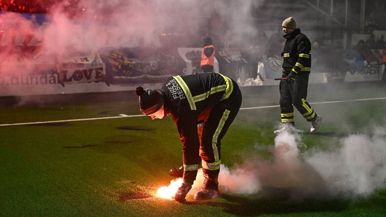 Drogheda and Dundalk condemn fan trouble at derby game