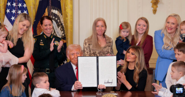 Trump Hosts White House Ceremony Celebrating Women's History Month