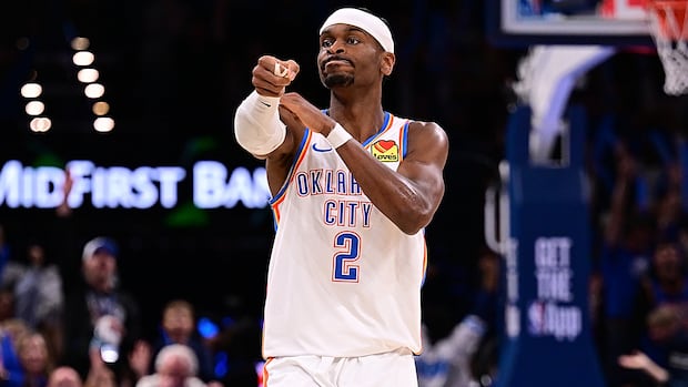 Canada's Shai Gilgeous-Alexander scores 20 points for 127th straight game, breaking Wilt Chamberlain's NBA record