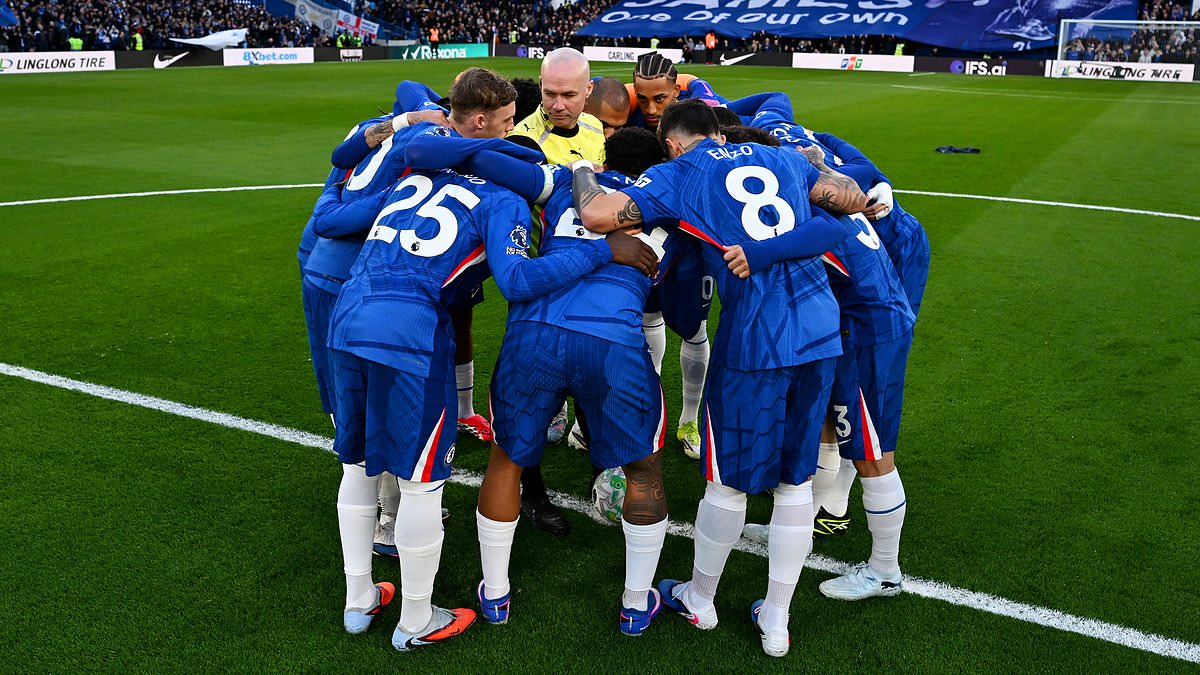 Bizarre moment Chelsea TRAP referee Paul Tierney in pre-match huddle - before Cole Palmer exchanges private words with him