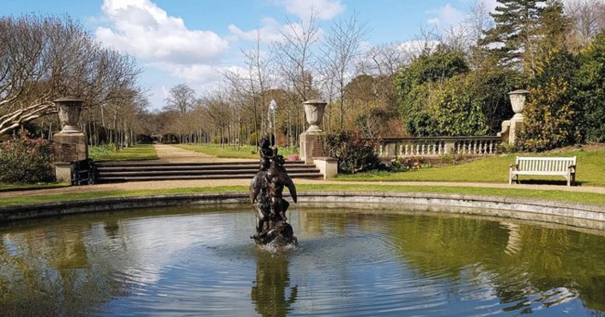 Stoke Poges holds ceremony for Buckinghamshire Covid victims