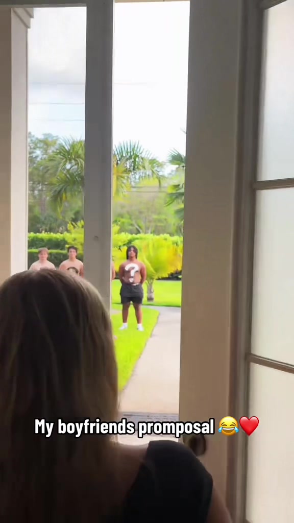 The perfect ask 😂 (🎥:@nicole)