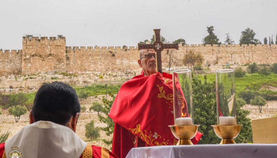Israeli police prevent clerics marking Palm Sunday at key Church
