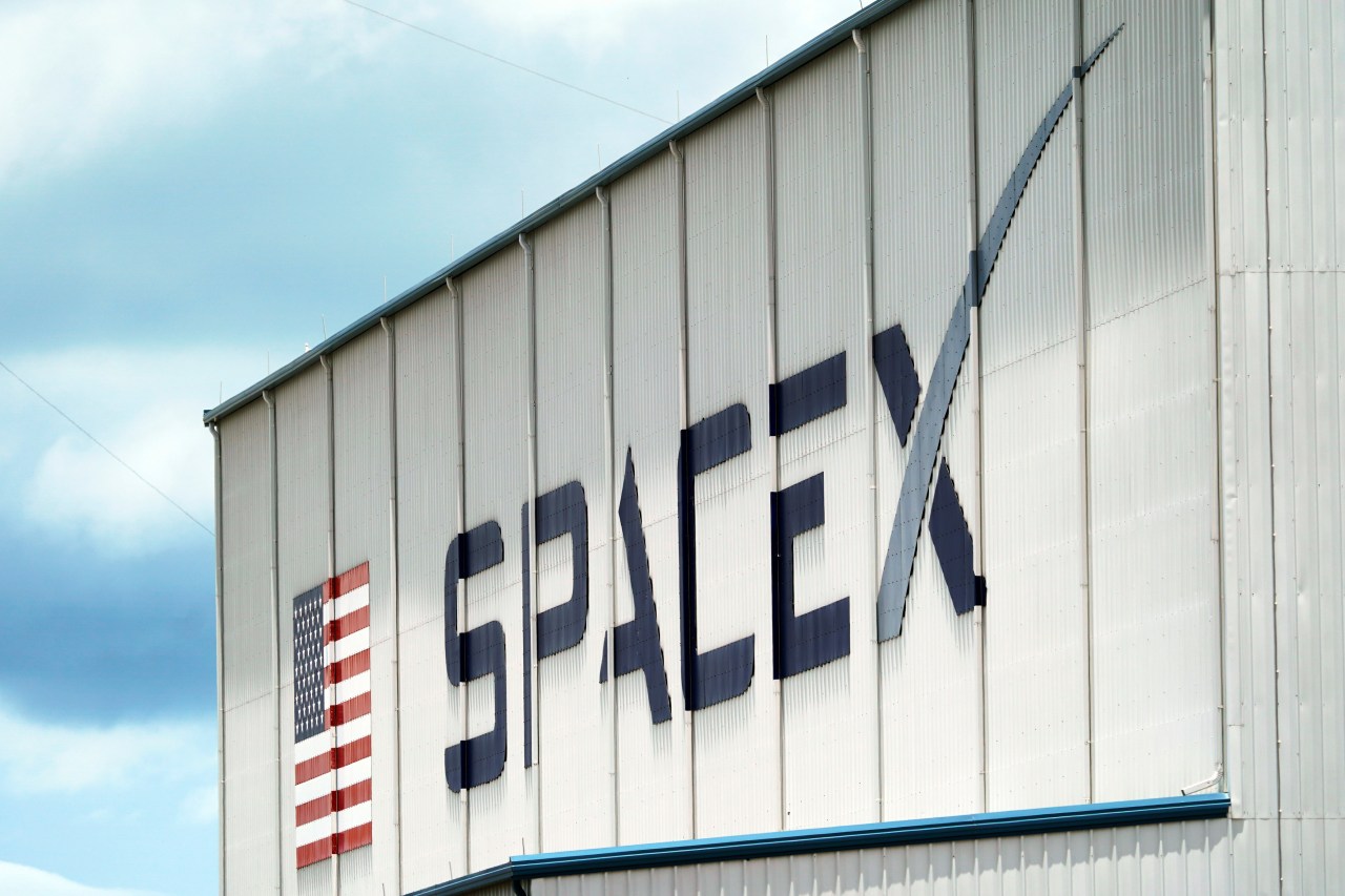 Elon Musk’s SpaceX prepares for public offering