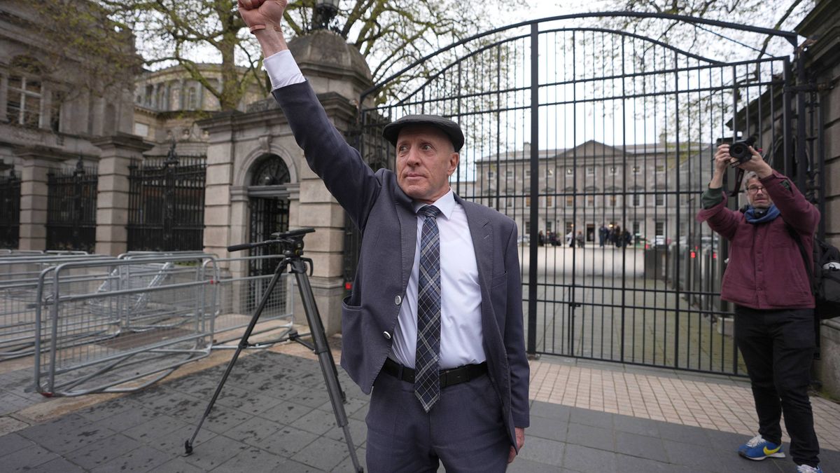 Taoiseach and Tánaiste disappointed they weren't informed of Michael Healy-Rae's resignation