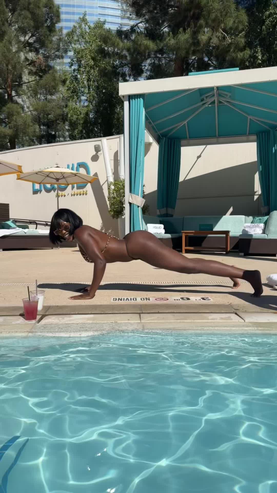 Took my party trick to Vegas 😂🏋🏾‍♀️