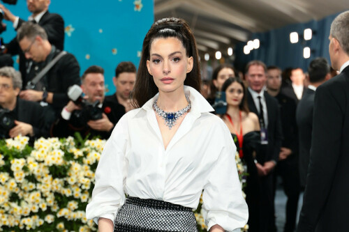 Anne Hathaway named People's Most Beautiful