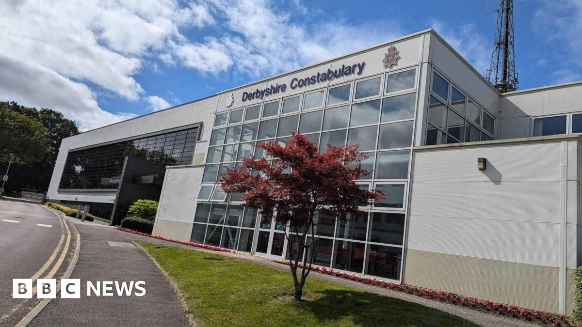 Derbyshire Police call handlers accused of leaking information to criminals