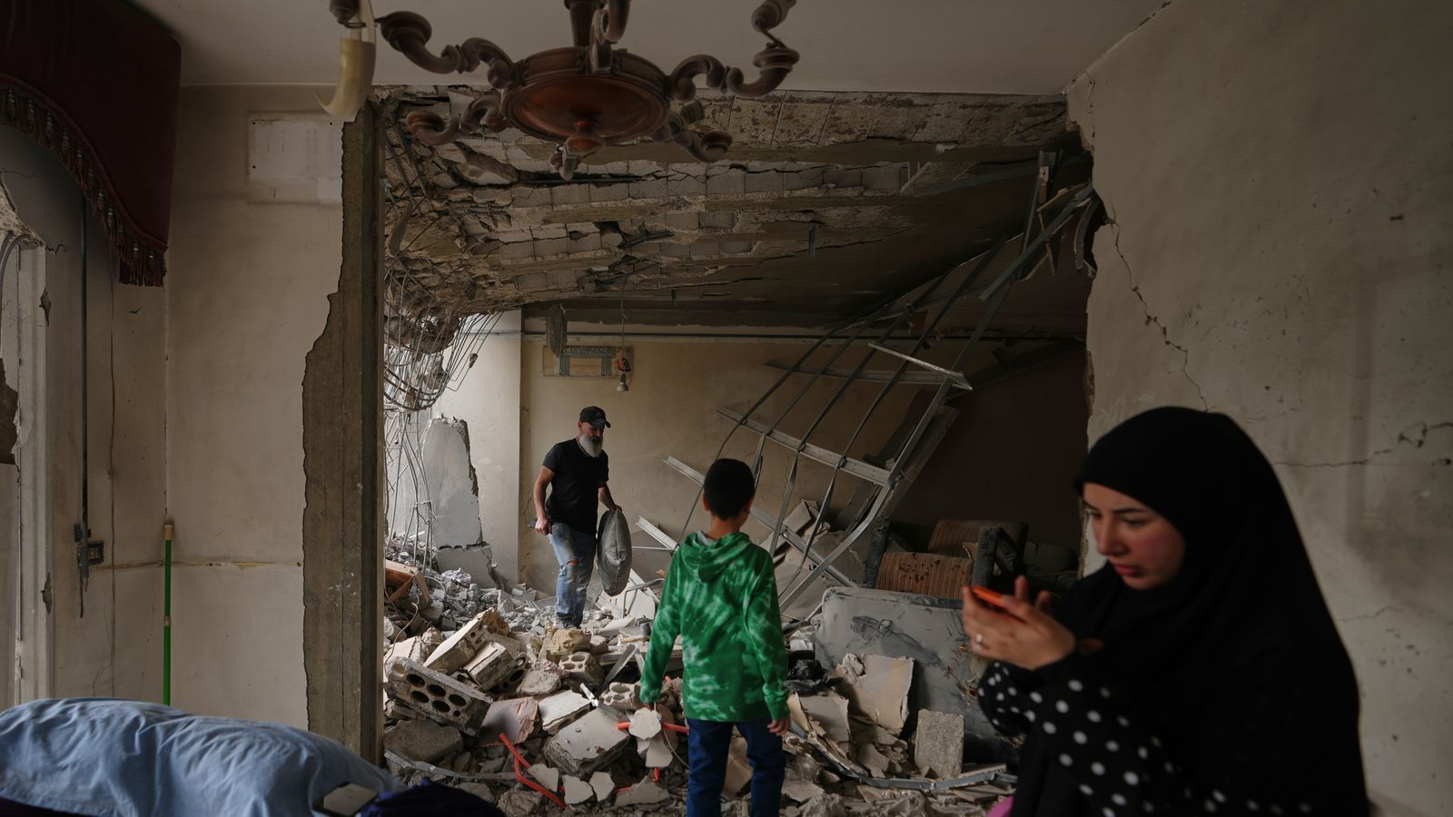 The Latest: Oil prices go up over stalled US-Iran talks