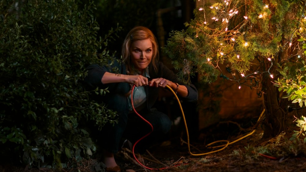 ‘Oh. What. Fun.’ Review: Michelle Pfeiffer Spreads Holiday Jeers in an Uninspired Ode to Underappreciated Moms