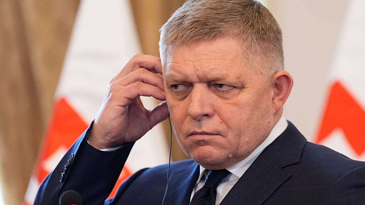 Robert Fico will back Ukraine's EU membership after call, Zelenskyy says