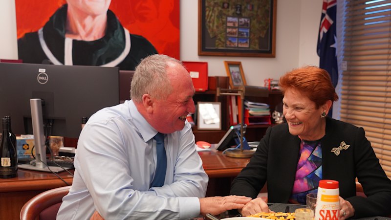 Joyce makes switch to One Nation as Hanson travels to Tamworth for announcement