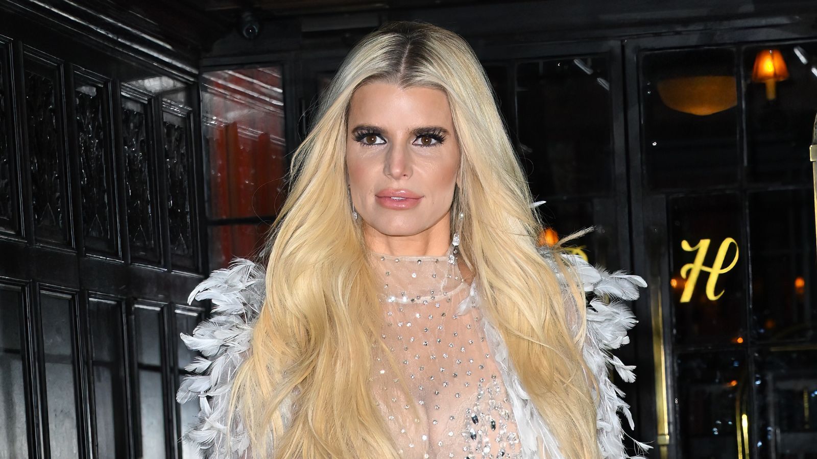 Jessica Simpson’s Gothic-Inspired Entryway Showcases Moody Wallpaper, Crystal Glow, and a Surprisingly Inviting Whimsigoth Aesthetic