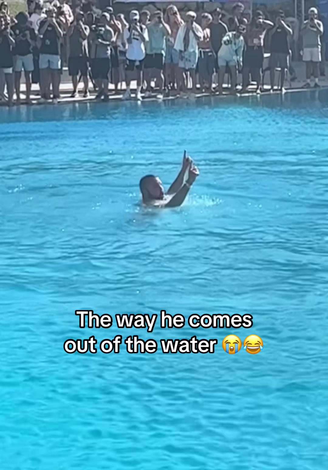 That was electric 😂 (via simenfisk/IG) #pool #jump #funny