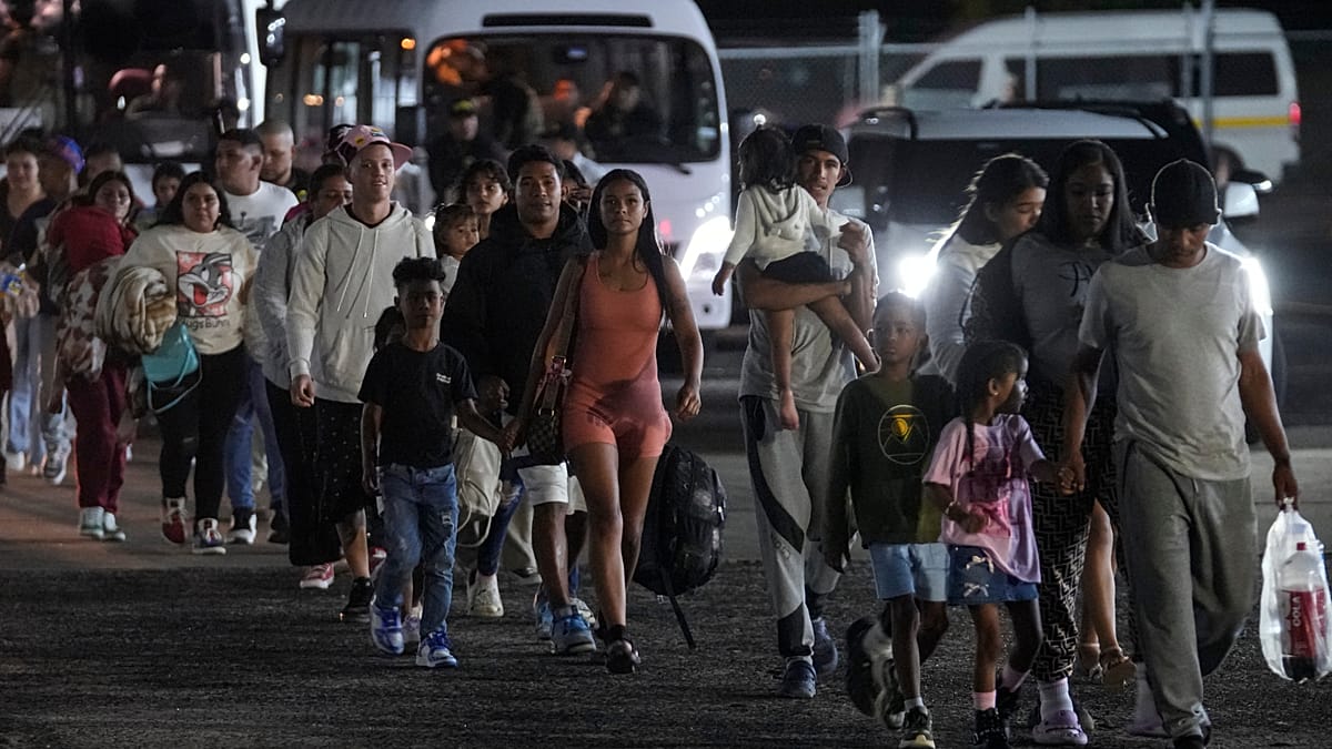 US says green card seekers must leave the country to apply
