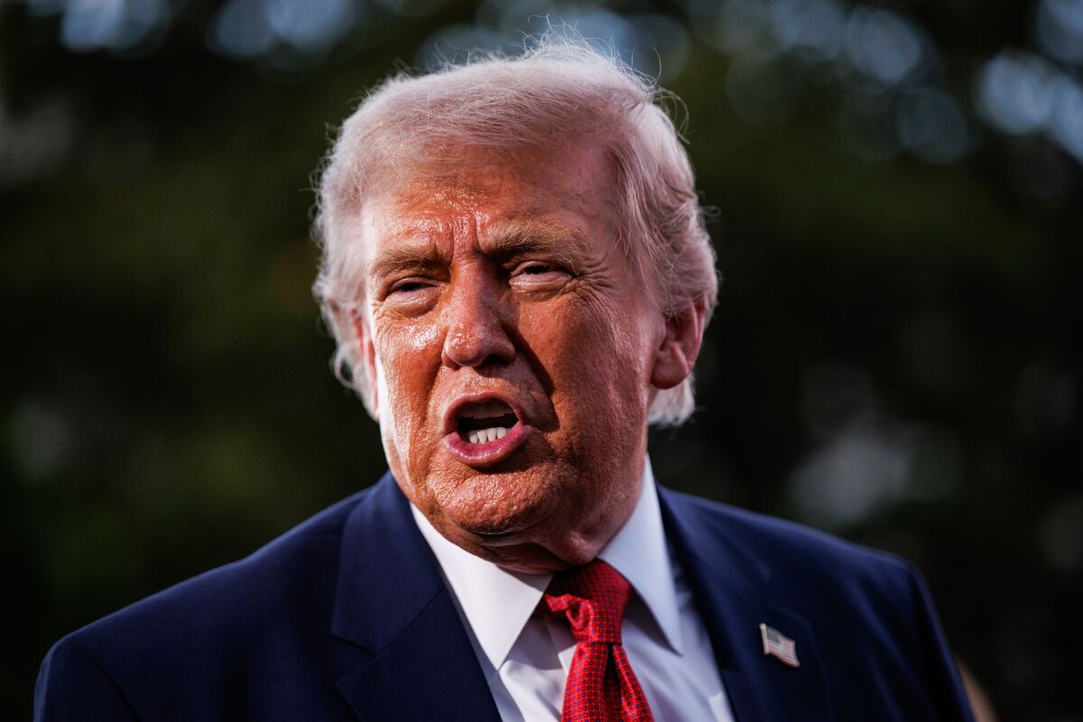 Trump Touts Iran Progress While Hormuz Strike Reports Show Risk