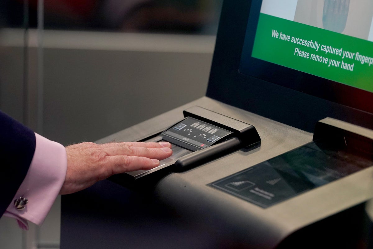 Arrive three hours early for flights to beat post-Brexit visa queues, Britons warned