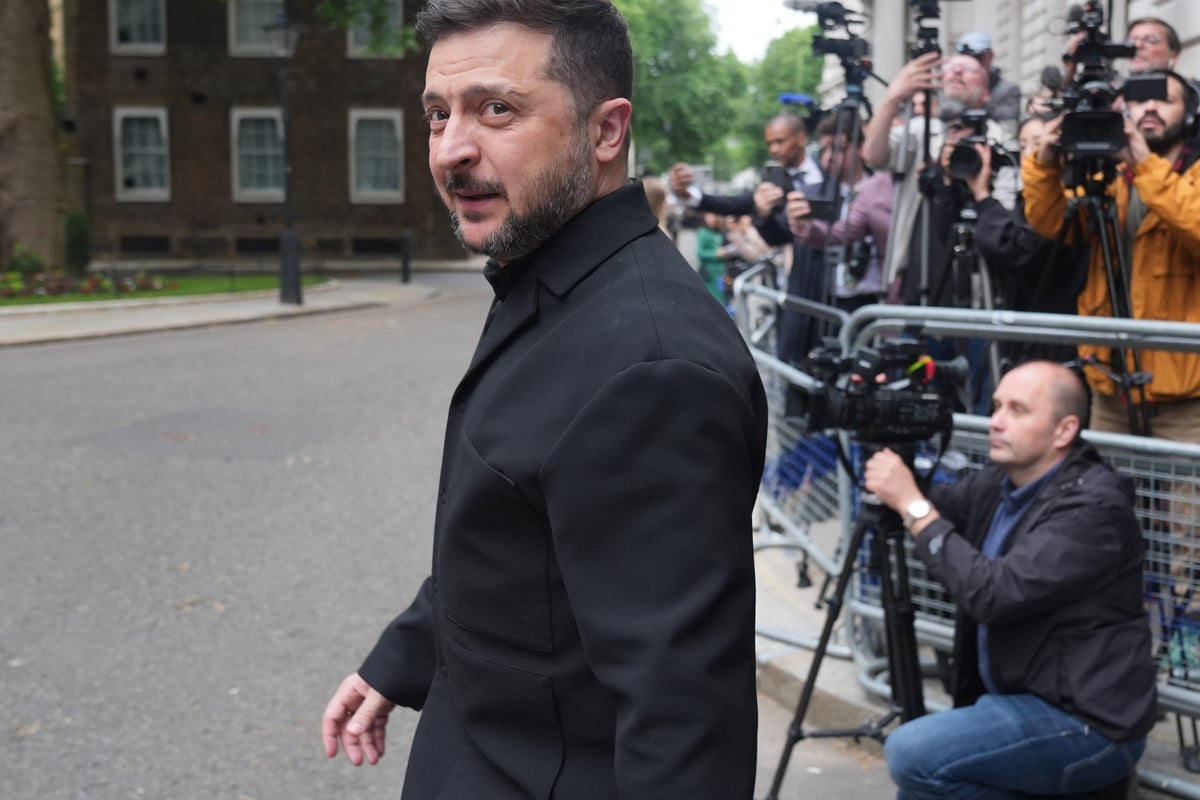 Ukraine-Russia war latest: Zelensky says will freeze battle for peace talks amid attack on Russian oil facilities