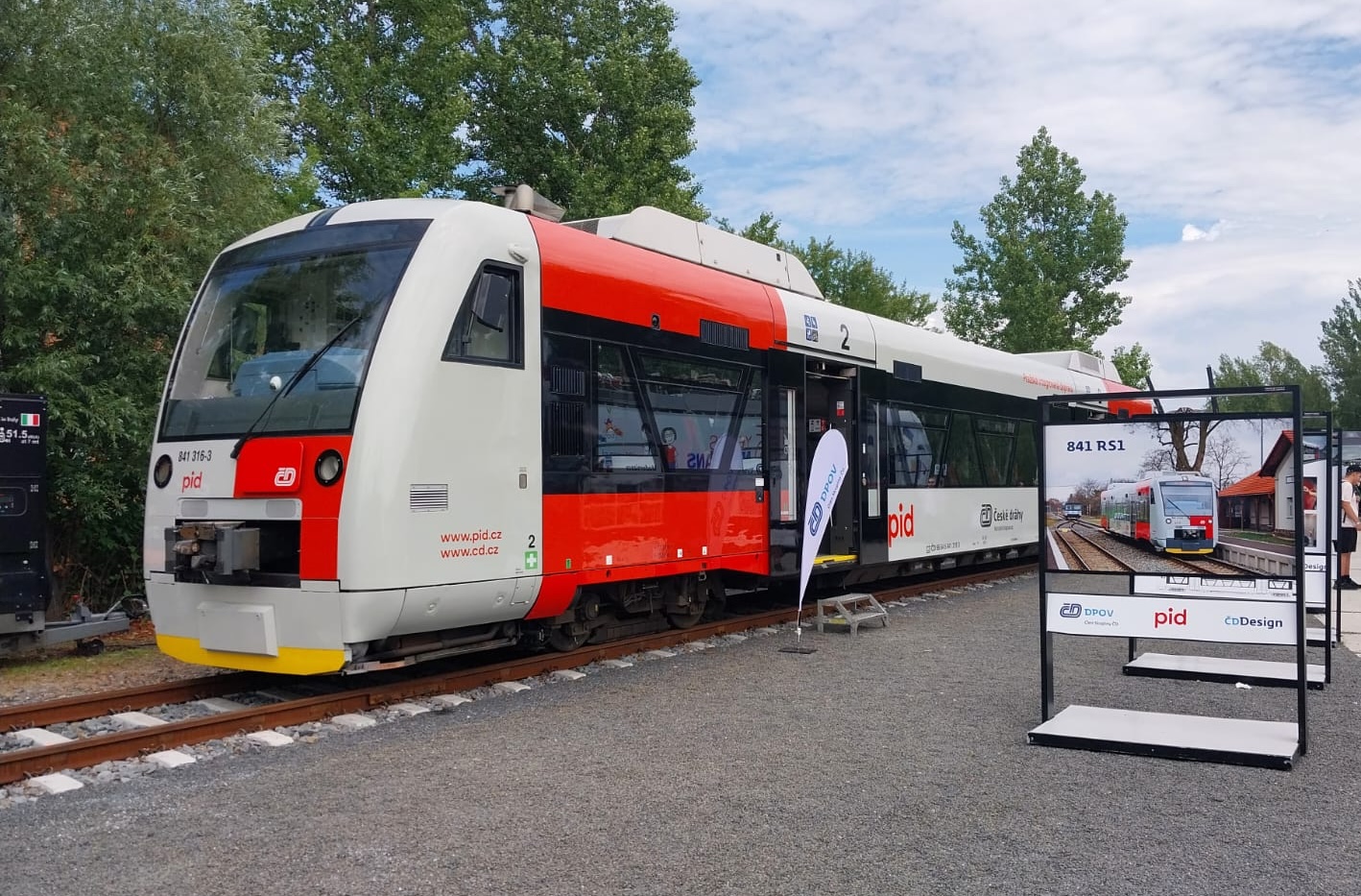 Refurbished RegioShuttle presented