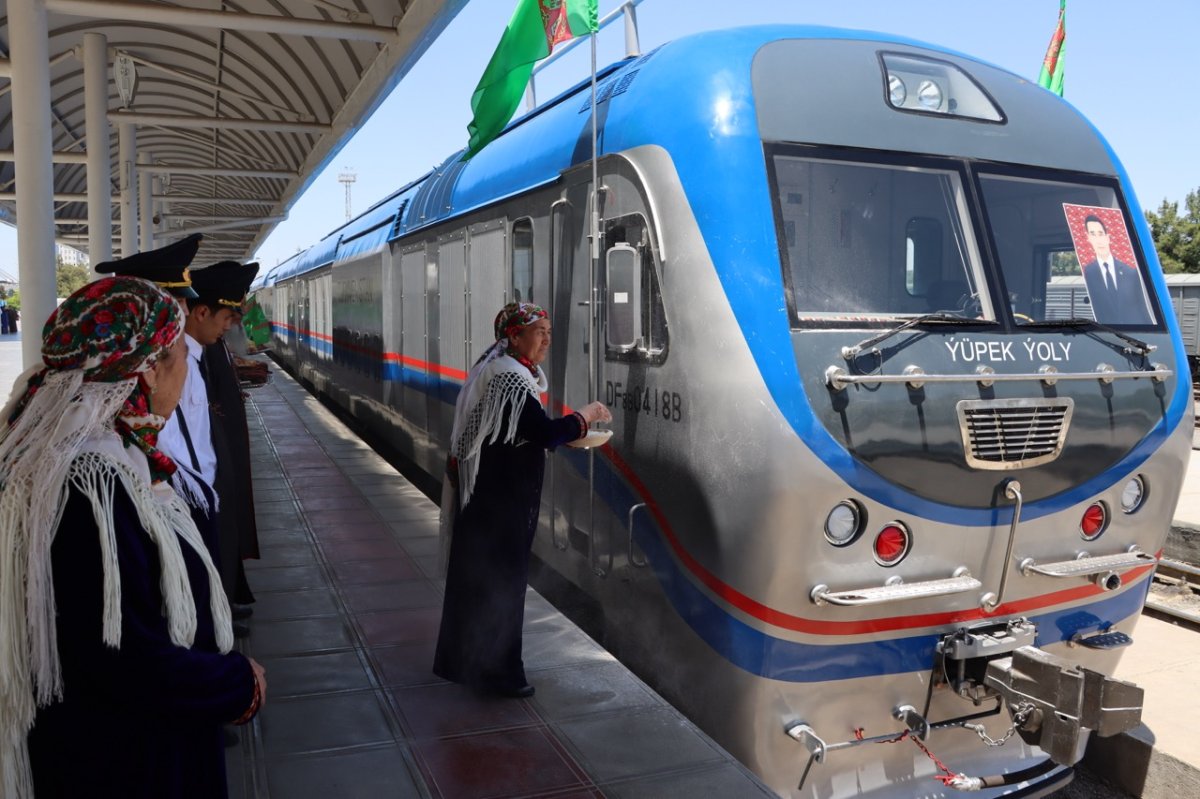 CRRC diesel locomotive unveiled in Turkmenistan