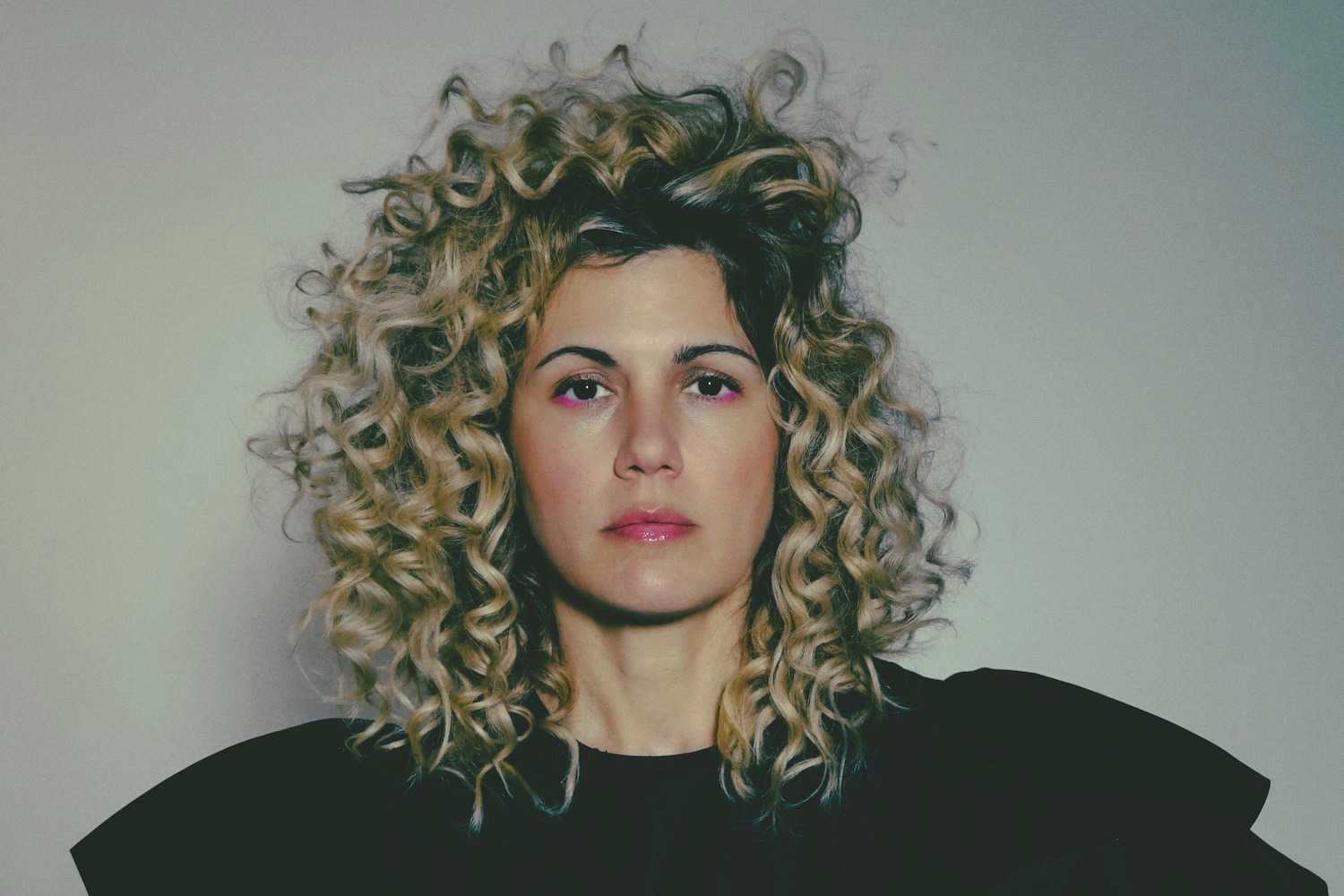 “I Don’t Owe You a Goddamn Thing”: Lisa Molinaro Claims the Sweetness for Herself on “Peach Fuzz,” a Feverish Indie Rock Eruption of Refusal & Release