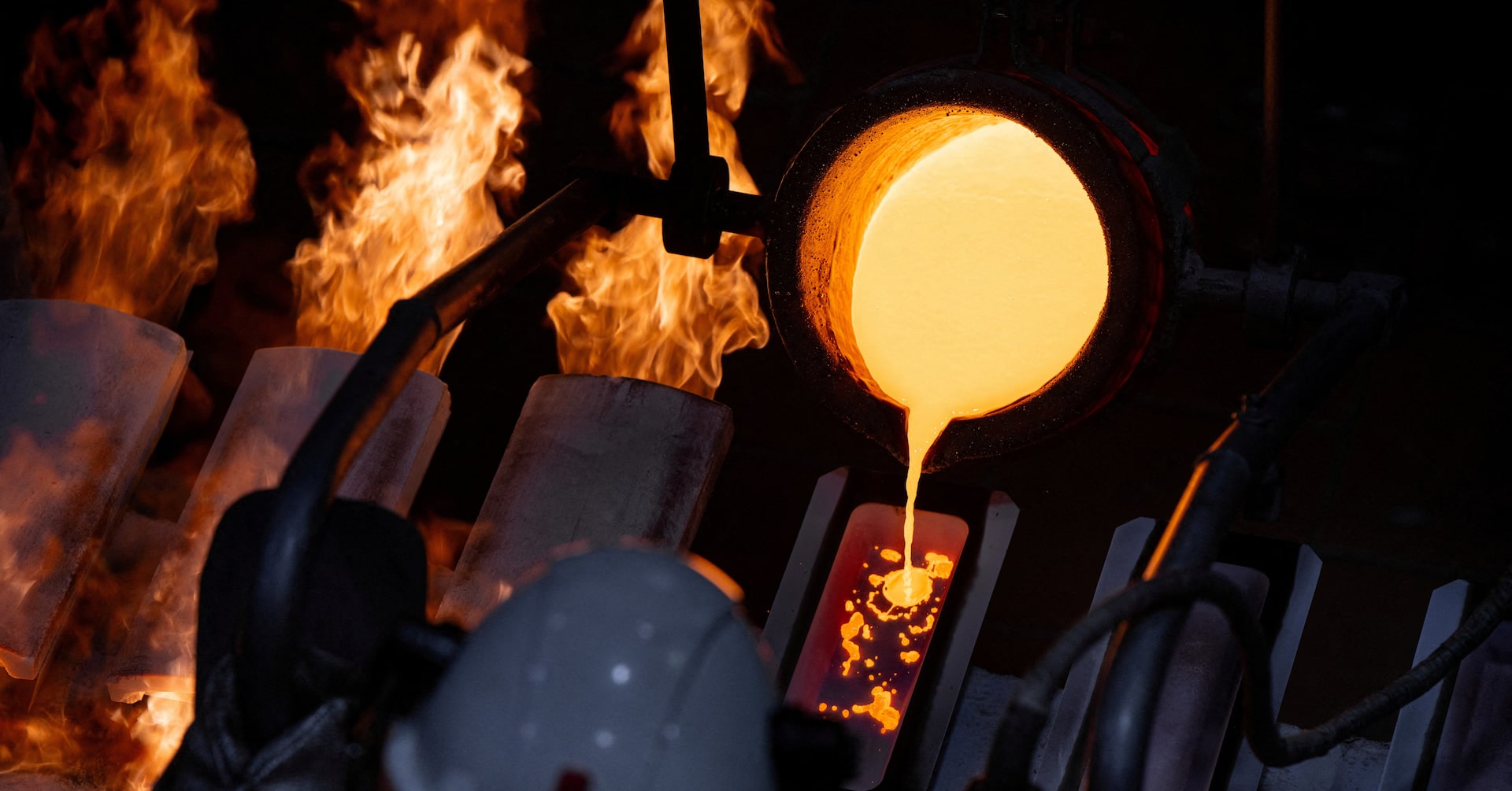 Gold slips as fresh US-Iran strikes boost oil, Fed rate-hike bets weigh