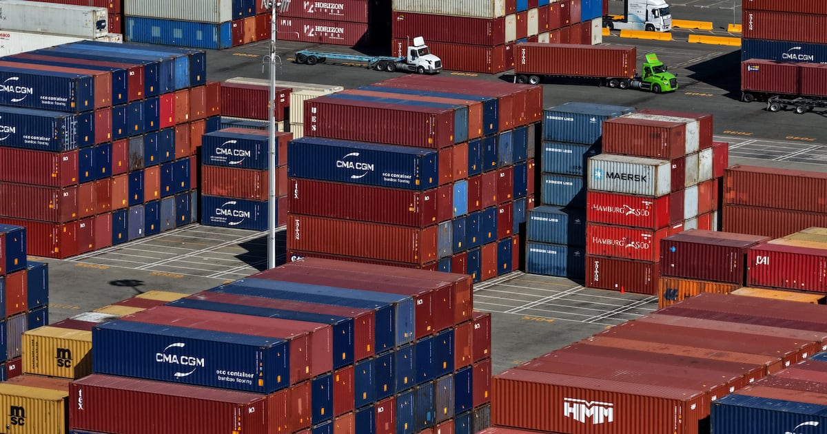 US Retailers Frontload China Orders to Beat Tariffs for Holiday Season