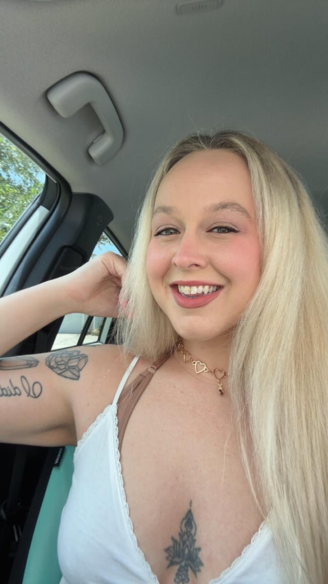 This is a reminder for the young people… sometimes if you live long enough, the same thing you get bullied for ends up getting praised… people used to make anon hate comments on MySpace about my teeth and my smile that i couldn’t afford to fix. LOL. 34f