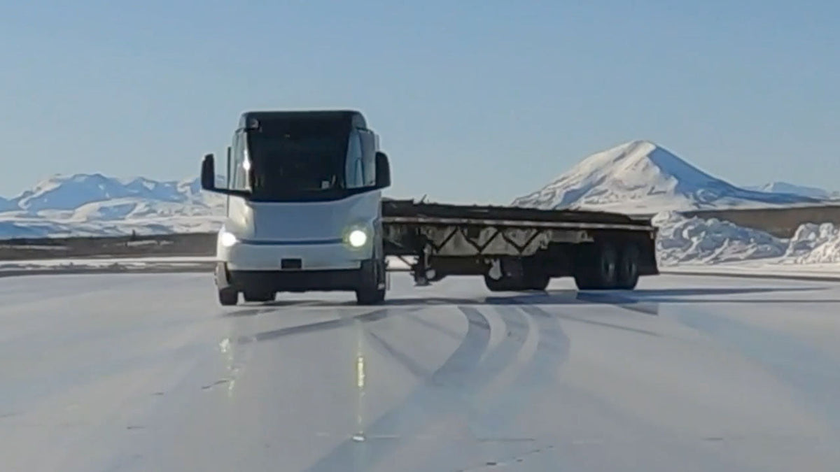 Tesla Semi shows extreme stability on a slippery and icy road (video)