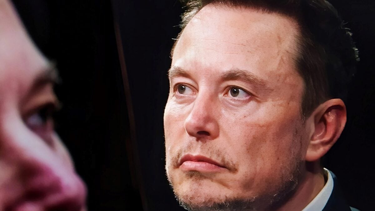Elon Musk Is Reportedly Showing Off an AI Device to Investors