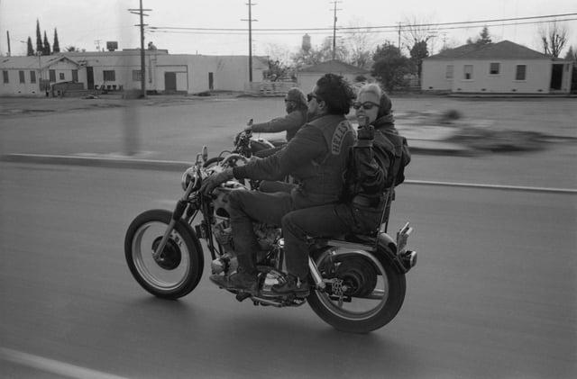 California, 1965. A Hells Angels member and his old lady during a run. [3840 x 2526]