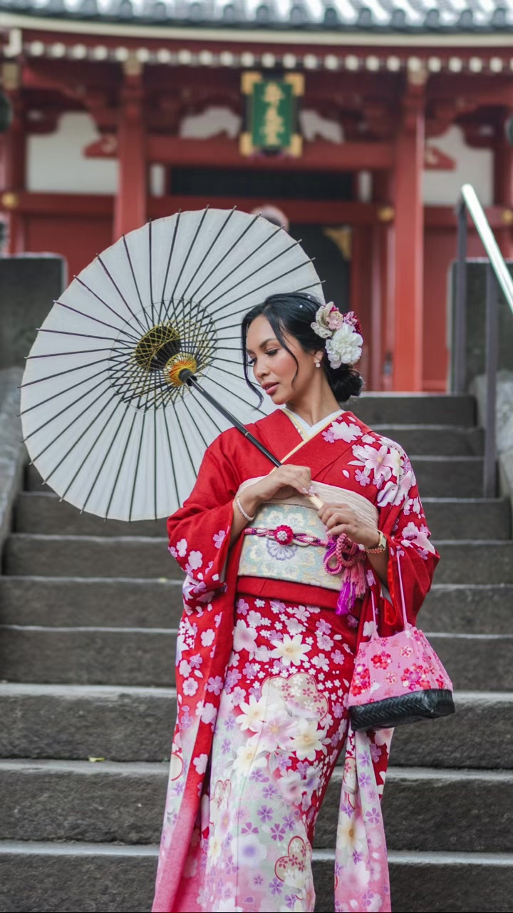 If there’s one thing I’d tell everyone to do in Japan, it’s rent a kimono. 💕 Such a fun way to experience the culture and create unforgettable memories. Easily my favorite part of the trip! 🇯🇵 I booked everything in advance through Klook, and the entire experience was seamless. The staff were incredibly friendly and made the whole process so easy. I also added their professional photoshoot package, and it was 100% worth it—you get around 100 beautifully edited photos for about $150. If you’re visiting Japan, I can’t recommend this experience enough! ✨🎎🌸 📍Asakusa Kimono & Furisode Rental Experience (Tokyo / Provided by Wasou Komachi Kanon) #kimonorentaltokyo #japanadventure #filipina #t