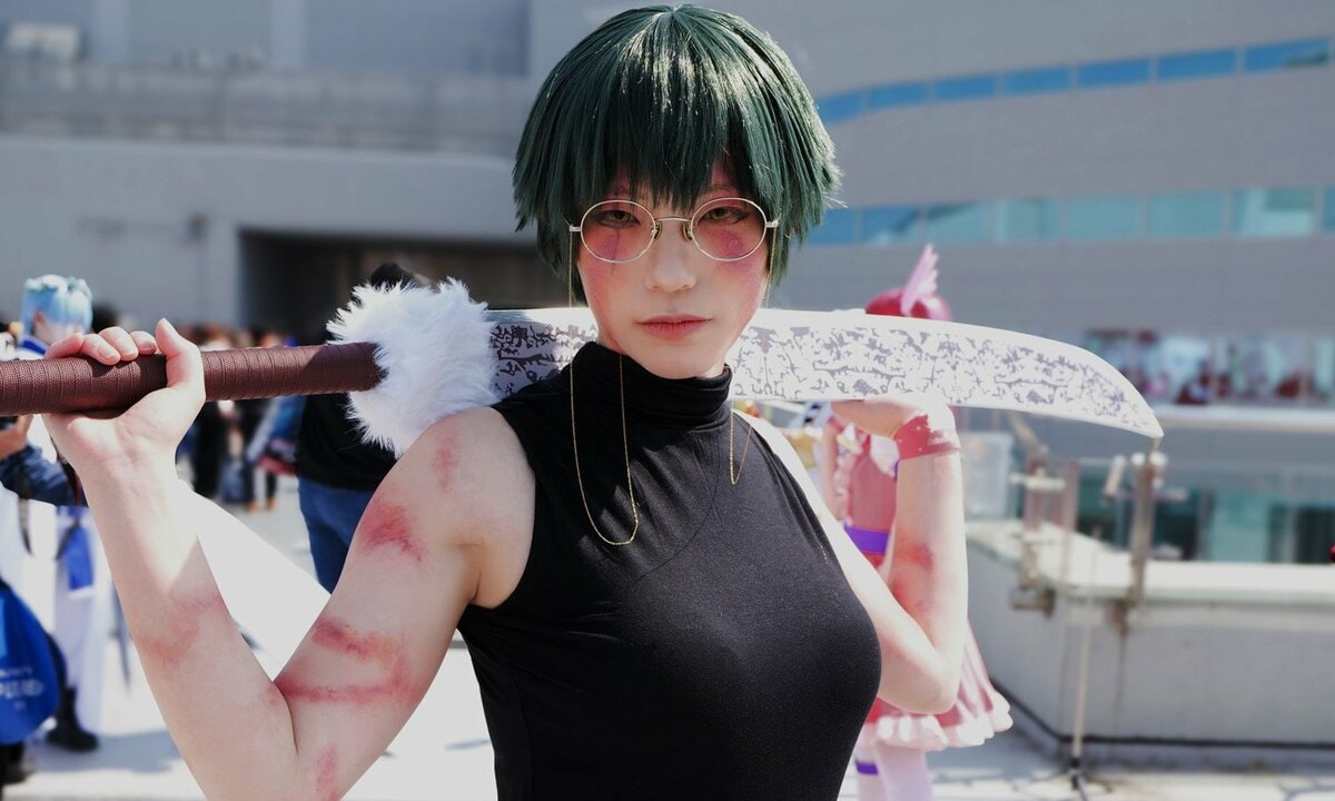 "Jujutsu Kaisen" Maki Zenin Cosplay: Capturing a "Beautifully Scarred Expression"