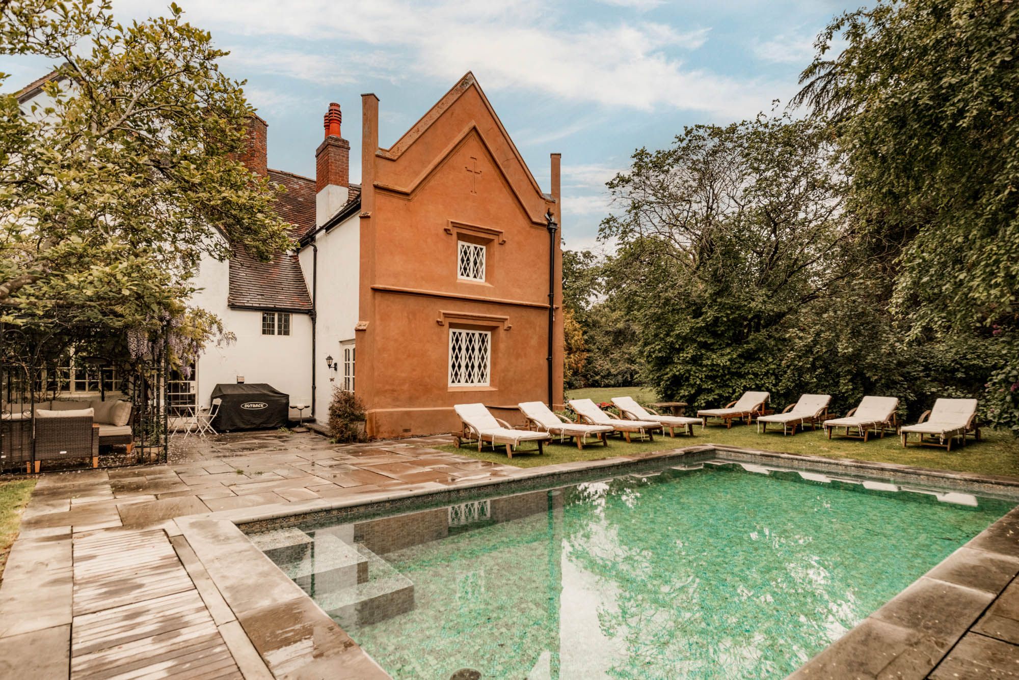 The best properties for sale with swimming pools