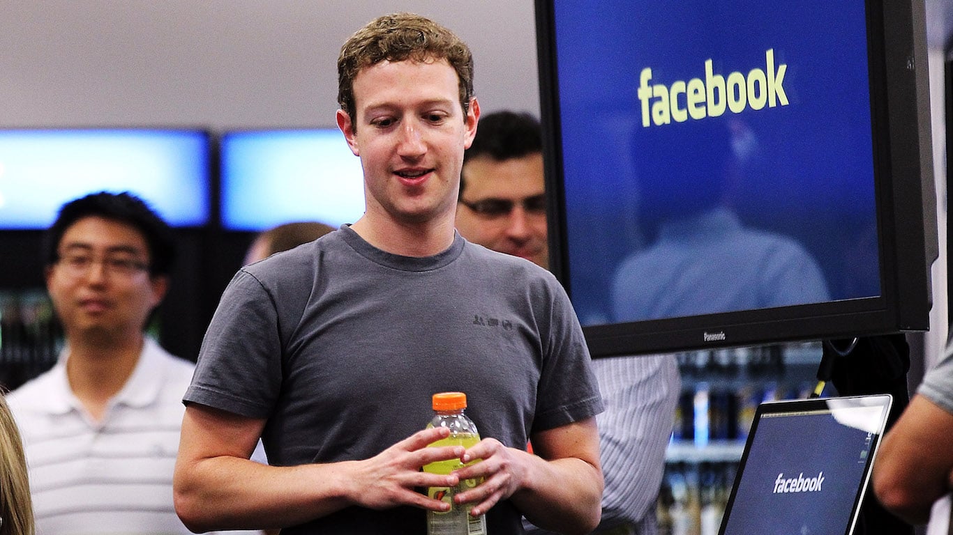 Zuckerberg Promises No One Notices When He Takes Work Calls On His Jet Ski. His Glasses Division Lost $19.2 Billion Last Year