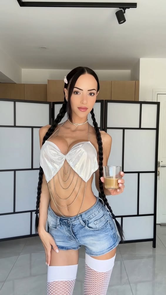 A little sugar for ur coffee😋