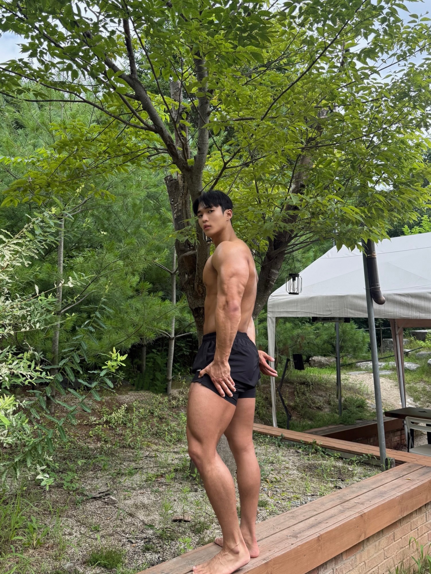 웨이든 입고 포즈 잡기🍃 @waydn_official 드디어 이번 주말! WAYDN × 노익스강 성수 팝업 [Chapter 2] 🏃‍♂️💥 저는 일요일(7/26)에 웨이든 앰버서더로 현장에 참여할 예정입니다! ...