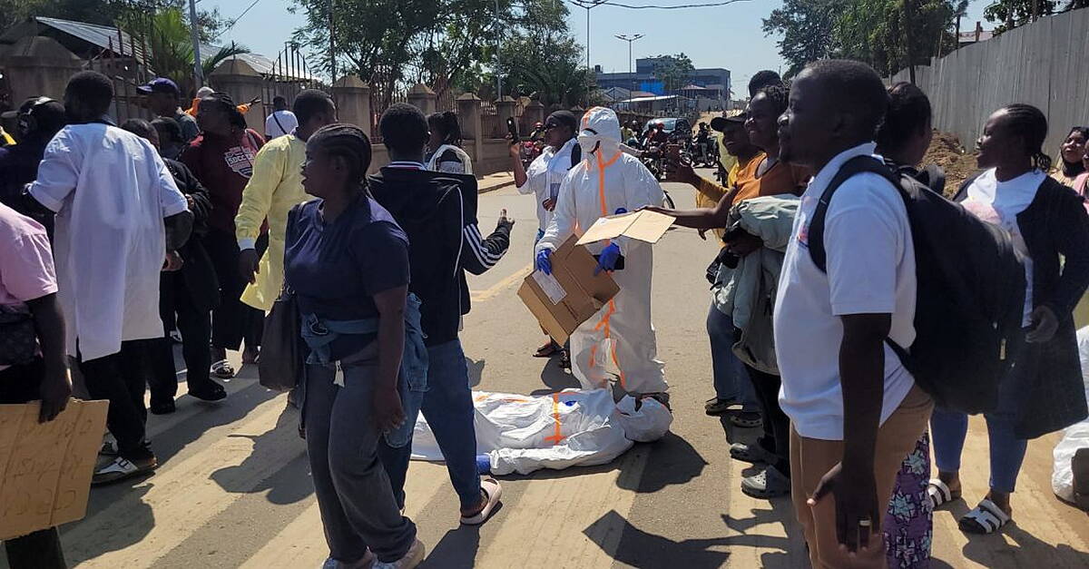 DR of Congo monitors boat passengers after traveller dies with Ebola symptoms