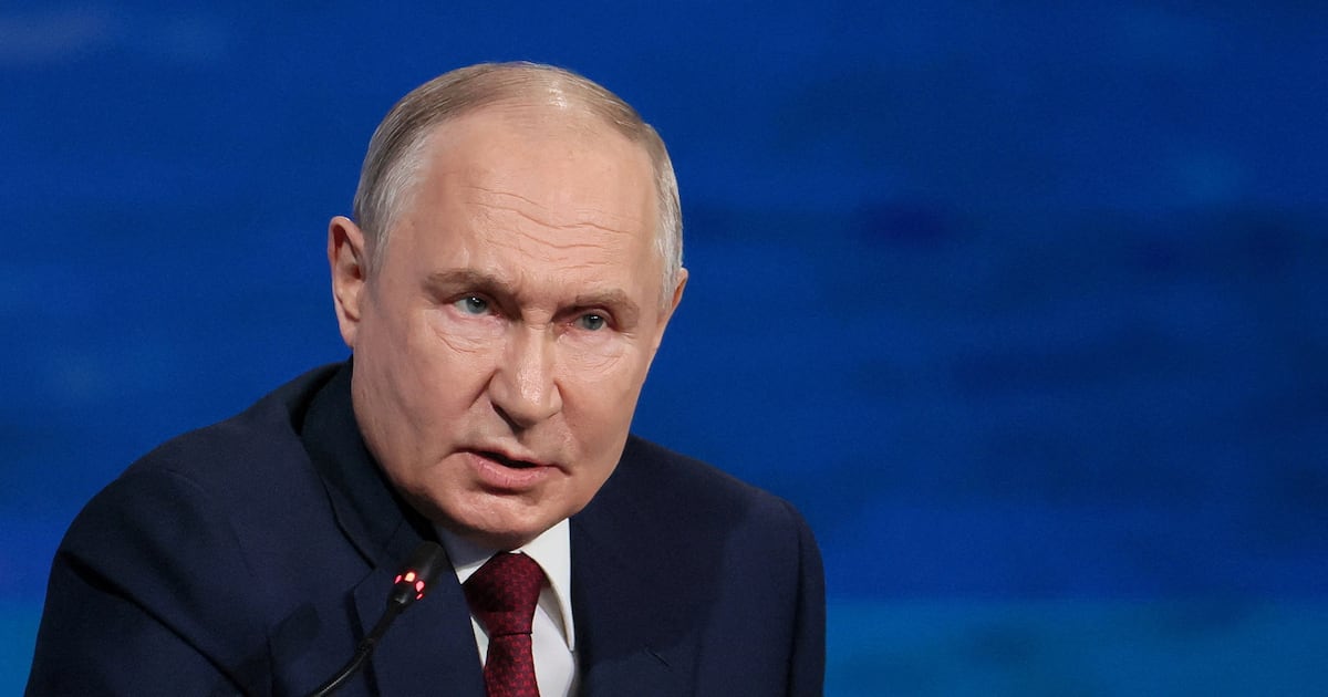 Putin Humiliated in Botched Battlefield Publicity Stunt
